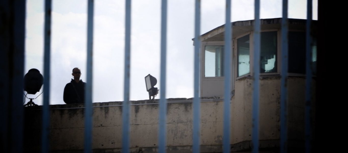 Φυλακές Κορυδαλλού: «Λαβράκι» έβγαλε η αιφνίδια έρευνα σε κελιά – Βρέθηκαν ναρκωτικά, σουβλιά, κινητά και… ρούτερ (φώτο)
