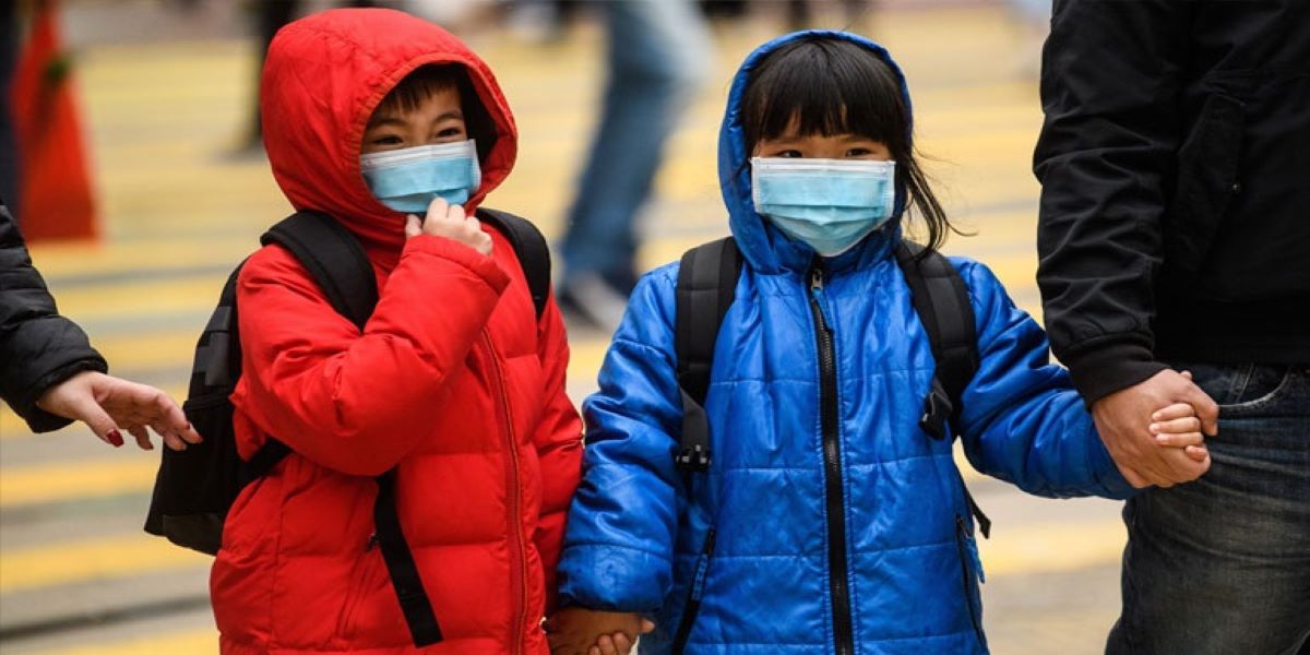 Ερευνητές Κέμπριτζ: «Πιο πιθανό παιδιά να χτυπηθούν από κεραυνό παρά να πεθάνουν από κορωνοϊό»