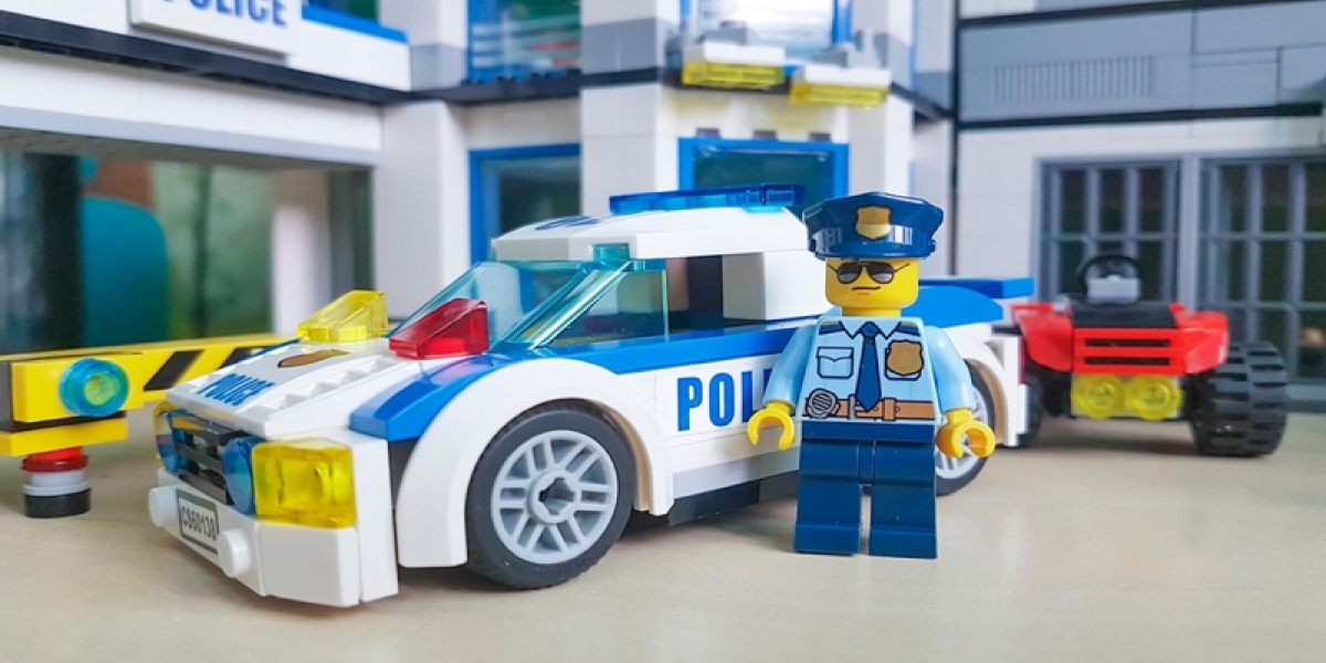 «Πολιτική ορθότητα» εκτός ορίων: Η Lego «πάγωσε» τη διακίνηση παιχνιδιών με αστυνόμους λόγω των ταραχών στις ΗΠΑ