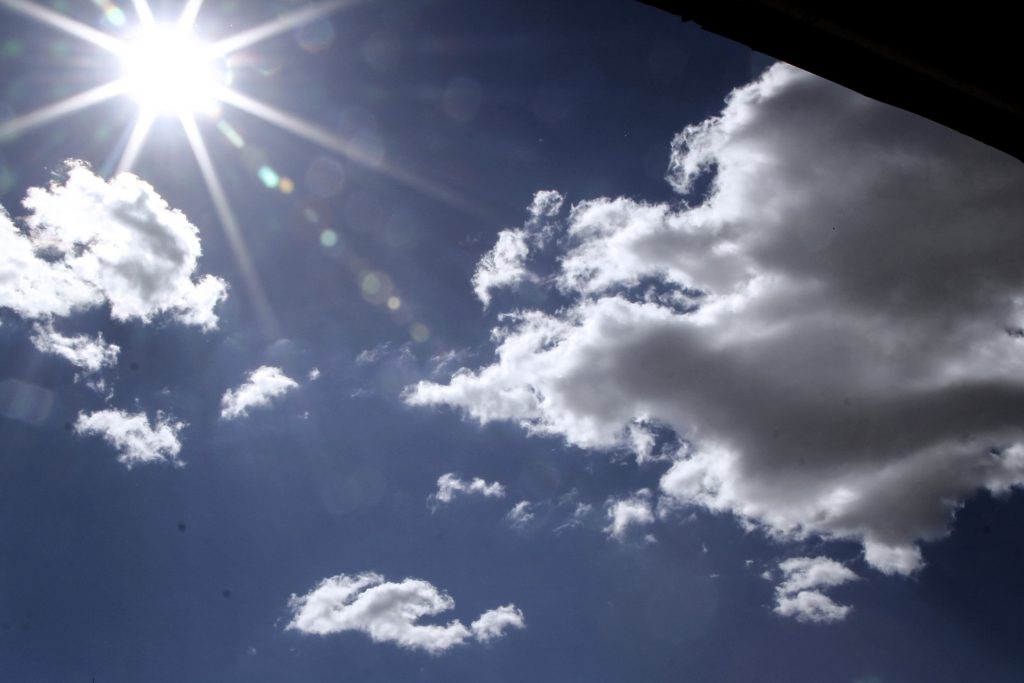 Καιρός: Αίθριος με τοπικές βροχές και καταιγίδες σήμερα – Αναλυτικά η πρόγνωση