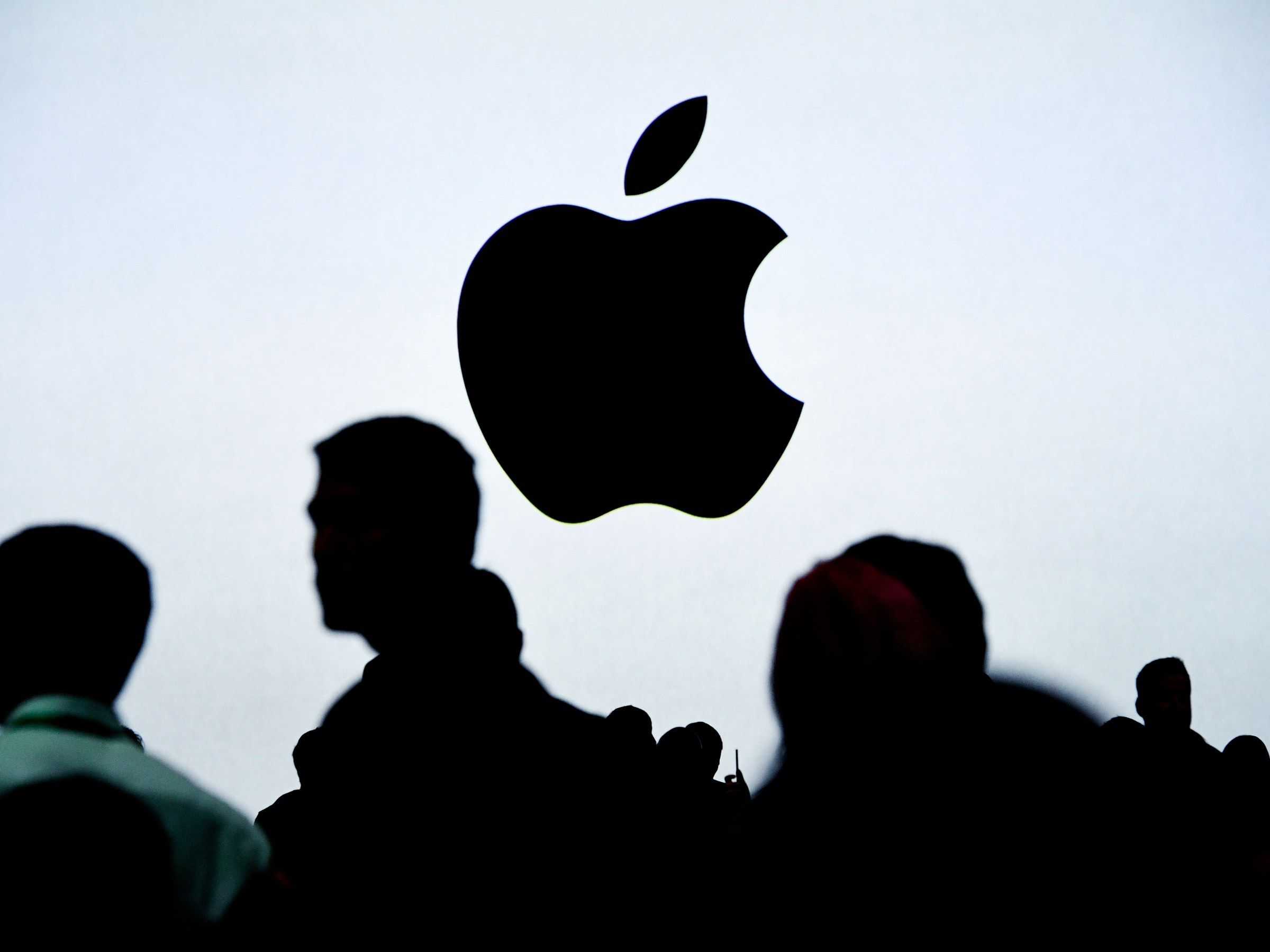 Δεν φαντάζεστε γιατί άνδρας μηνύει την Apple για ένα τρισεκατομμύριο δολάρια