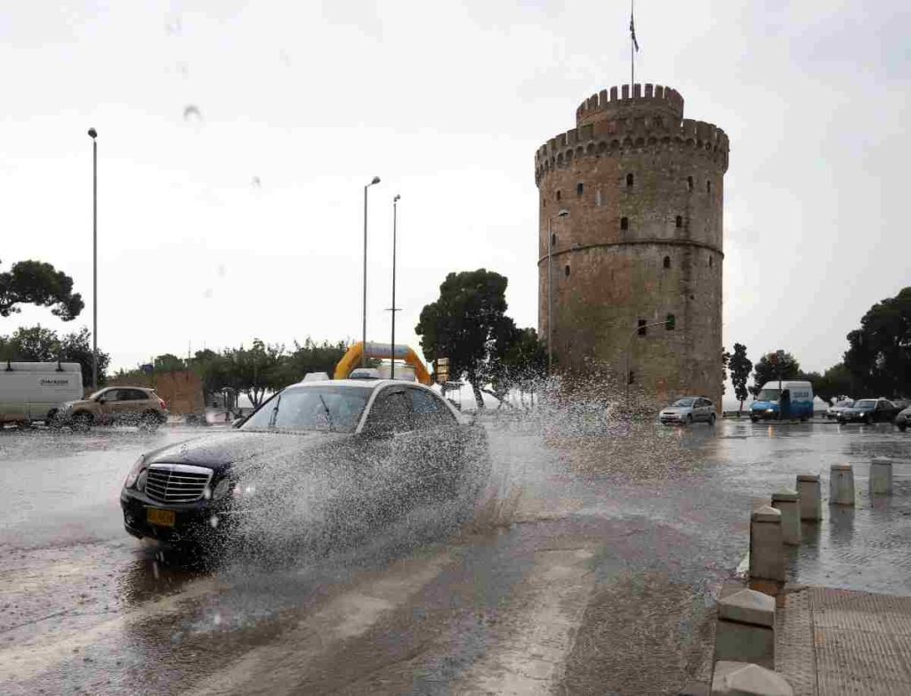 Κακοκαιρία με ισχυρές καταιγίδες χθες στη Θεσσαλονίκη – Έριξε μέχρι και χαλάζι (φωτο)