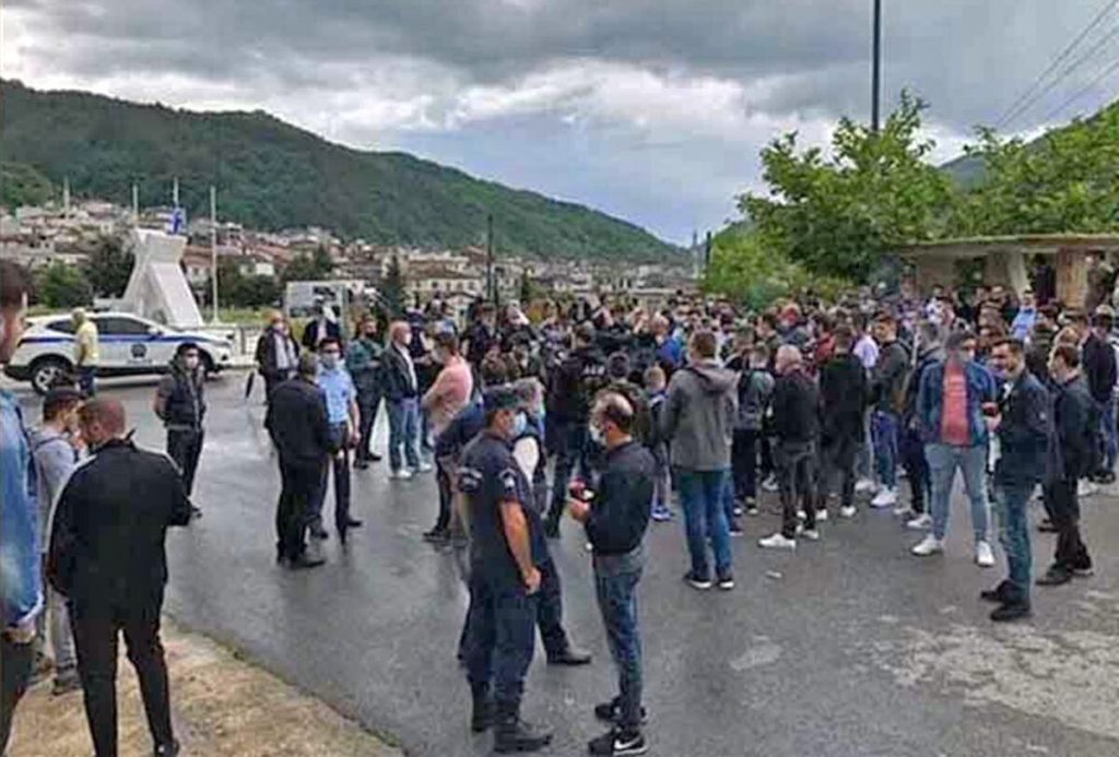 Λαϊκή οργή στην Ξάνθη: Διαμαρτύρονται για την καραντίνα οι κάτοικοι στο Εχίνο (βίντεο)