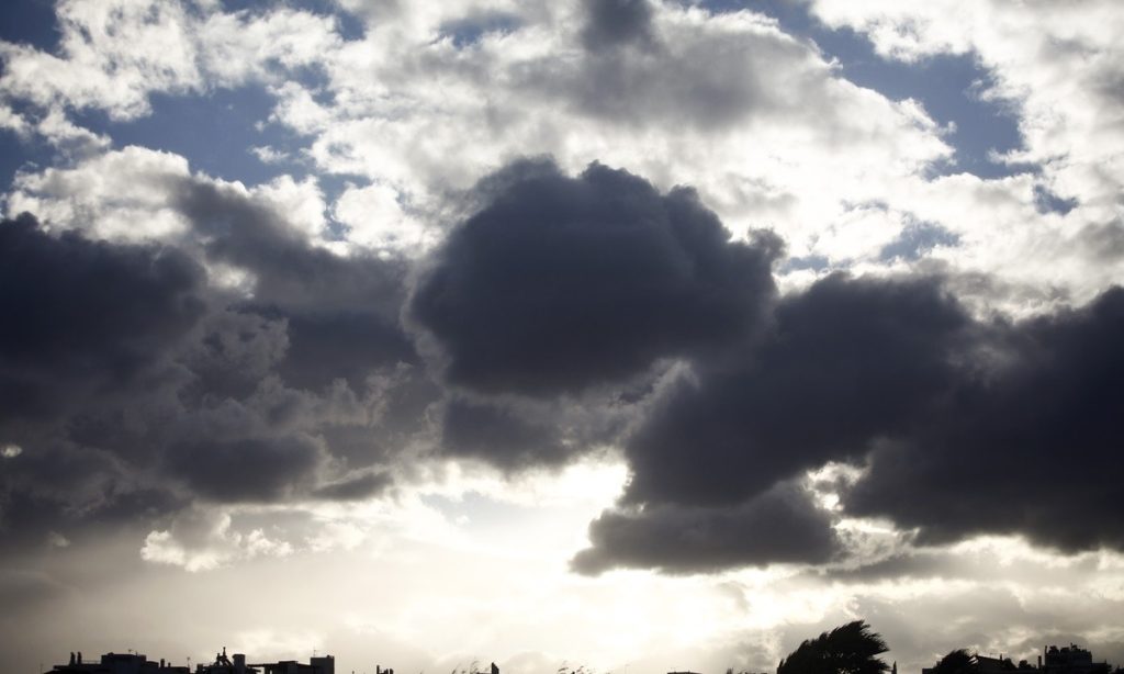 Καιρός: Γενικά αίθριος με τοπικές βροχές – Δείτε αναλυτικά την πρόγνωση