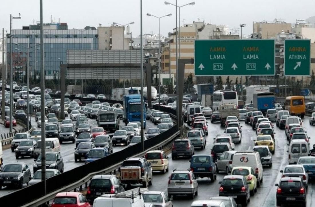 Αυξημένη η κίνηση στους δρόμους της Αθήνας – Που θα συναντήσετε προβλήματα (φωτο)