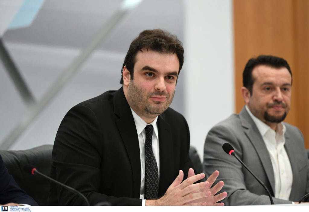 Τον λες και μεγάλο φαν: Αυτή είναι η σειρά που παρακολουθεί στο Netflix ο Κ.Πιερρακάκης