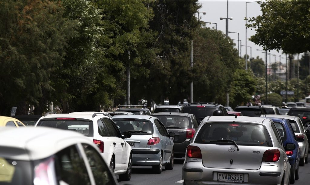 Κατατέθηκε η διάταξη για τέλη κυκλοφορίας με το μήνα – Τι περιλαμβάνει η ρύθμιση του νομοσχεδίου