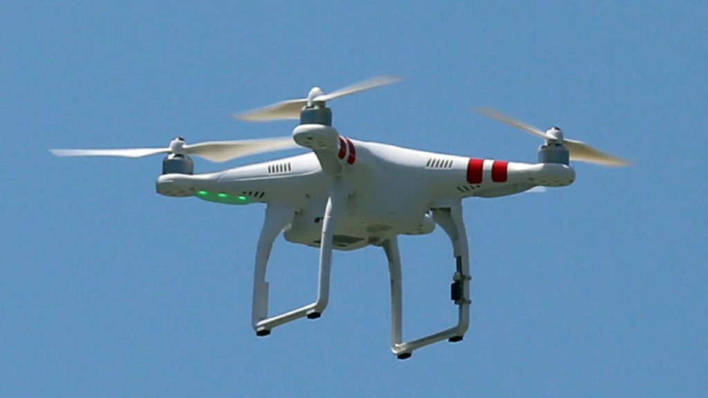 Μπαμ και κάτω: Κυνηγός πυροβολεί drone επειδή… έκανε πολύ θόρυβο (βίντεο)