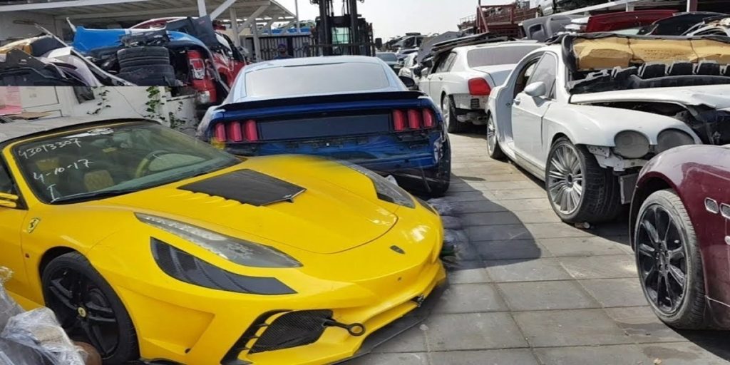 Ντουμπάι: Τι γίνονται τα «άχρηστα» πολυτελή αμάξια (βίντεο)