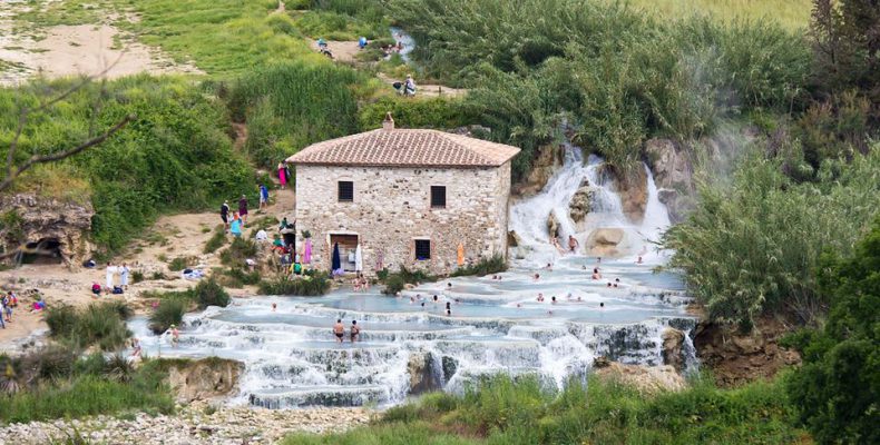 Οι φυσικές πισίνες με το ζεστό νερό στην εξοχή της Τοσκάνης (φωτο)