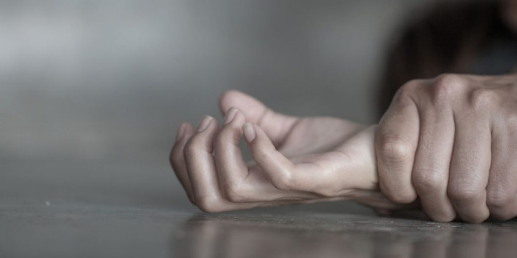 Βρετανία: Ανήλικη κατήγγειλε ότι έπεσε θύμα σεξουαλικής κακοποίησης και την παρενόχλησε και ο αστυνομικός