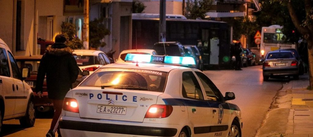 Οπαδοί του Ολυμπιακού επιτέθηκαν στον σύνδεσμο του Παναθηναϊκού στην Χαλκίδα (βίντεο)