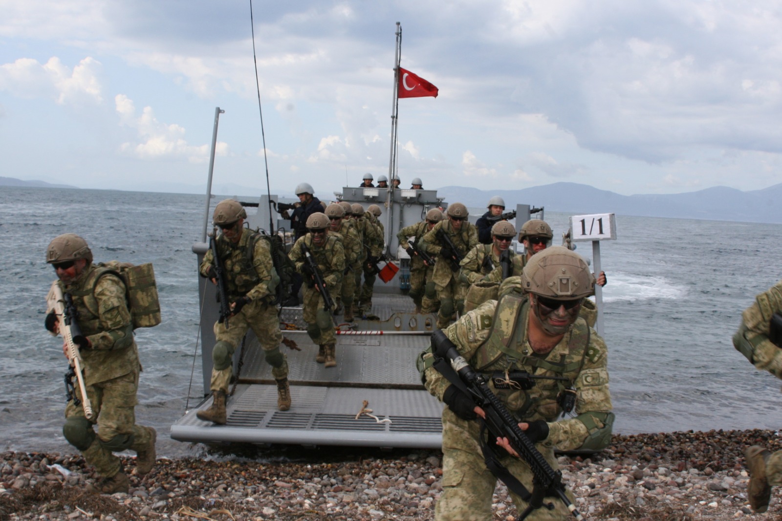Πυροδοτούν εκ νέου το κλίμα οι Τούρκοι με νέα πολεμική ενέργεια: «Πραγματοποιήσαμε αποβατικές ασκήσεις στο Αιγαίο»