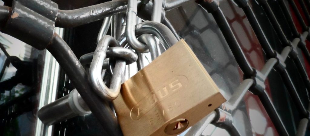 Ακόμα ένα λουκέτο σε νυχτερινό κέντρο διασκέδασης: ΟΠΚΕ και αστυνομία έκλεισαν μαγαζί στο Γκάζι (φώτο)