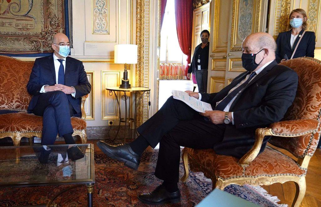 Με τον Γάλλο ΥΠΕΞ συναντήθηκε ο Νίκος Δένδιας – Οι τουρκικές προκλήσεις στο Συμβούλιο Εξωτερικών της ΕΕ (φώτο)