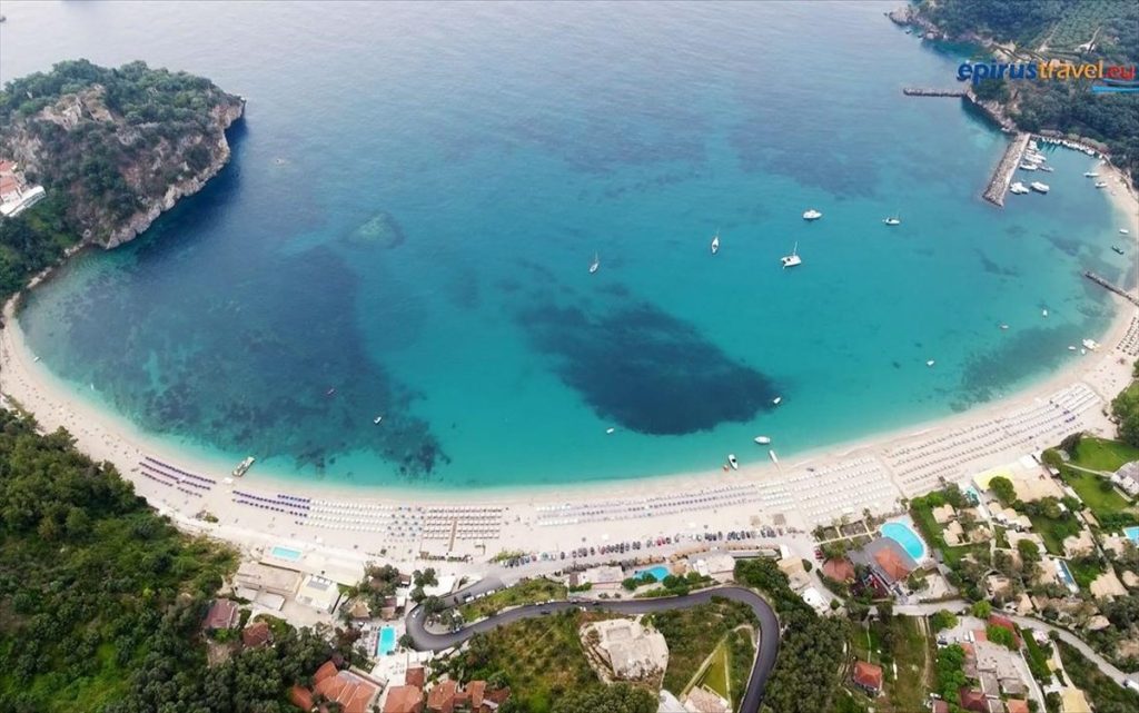 Γαλάζιες σημαίες: 2η στην παγκόσμια κατάταξη η χώρα μας – Ποιες είναι οι πιο καθαρές παραλίες στην Ελλάδα (φωτο)