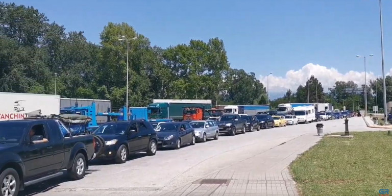 «Πανικός» στον Προμαχώνα – Το «άνοιγμα» των συνόρων έφερε ουρές χιλιομέτρων (βίντεο)
