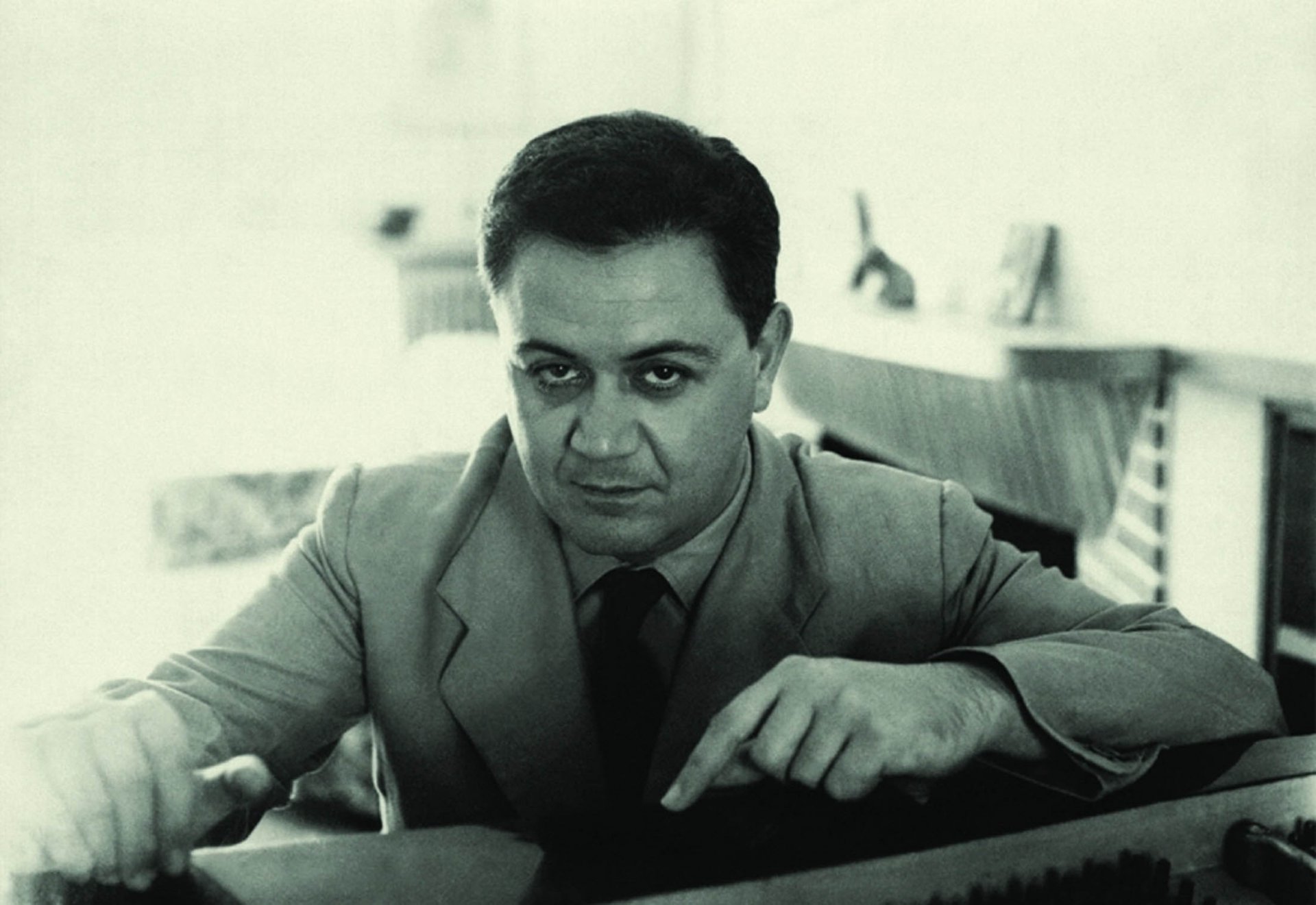 Σαν σήμερα πέθανε ο Μάνος Χατζιδάκις – Ένας από τους μεγαλύτερους συνθέτες της ελληνικής μουσικής (βίντεο-φωτο)