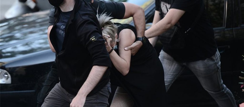 Επίθεση με βιτριόλι: Στον ανακριτή σήμερα η 35χρονη – «Θα προφυλακισθεί»  λέει ο δικηγόρος της