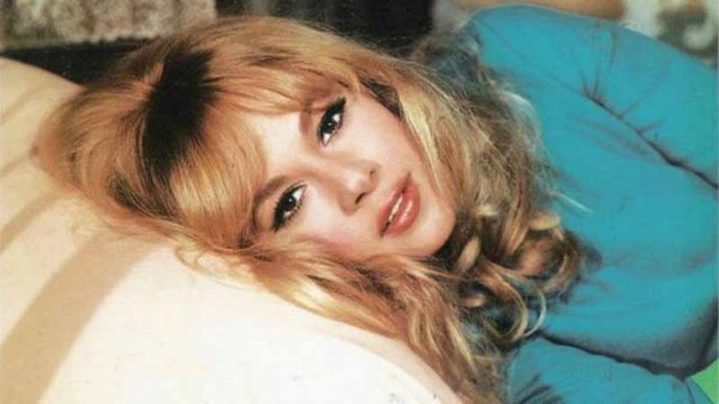 Σπάνιο υλικό από το 1982: Η Α.Βουγιουκλάκη με τη Ζ.Λάσκαρη και Σ.Γιούλη στην παραλία (φώτο)