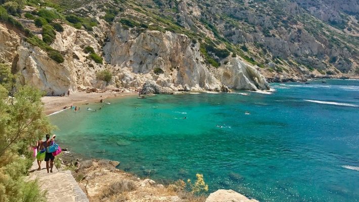 Έκπτωση 15% σε όλα: 3 νησιά που έριξαν τις τιμές για να κάνεις βασιλικές διακοπές με 40 ευρώ τη μέρα (φώτο)