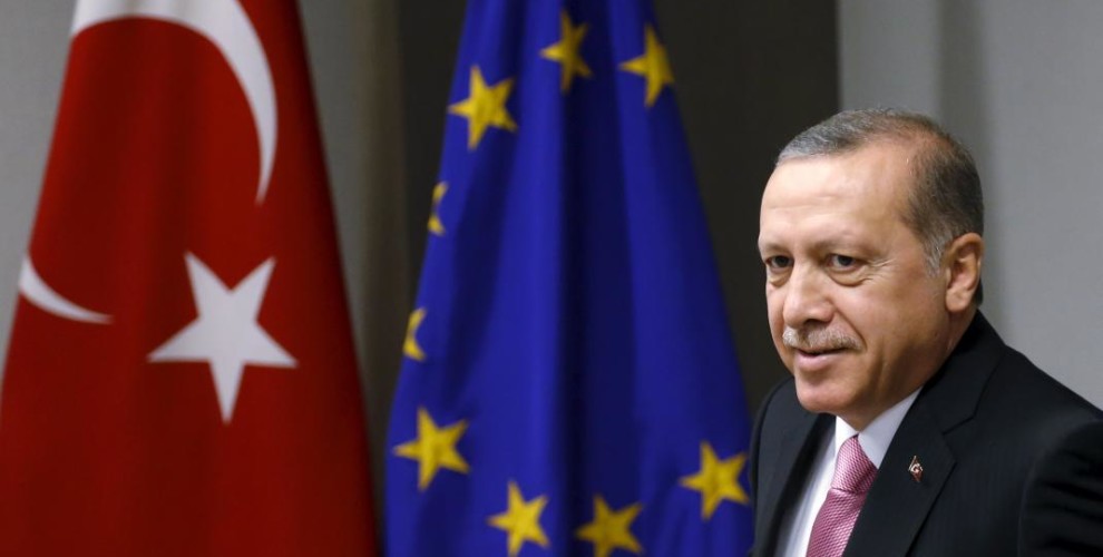 ΕΕ & Ιταλία υιοθετούν τους τουρκικούς ισχυρισμούς για μαζικούς τάφους στη Λιβύη – Ζητούν έρευνα εναντίον του Χ.Χαφτάρ!