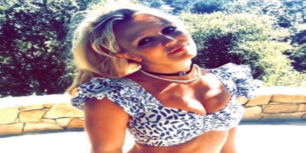 Μεταμορφωμένη η Britney Spears: Φωτογραφίες με αφέλειες και μπικίνι