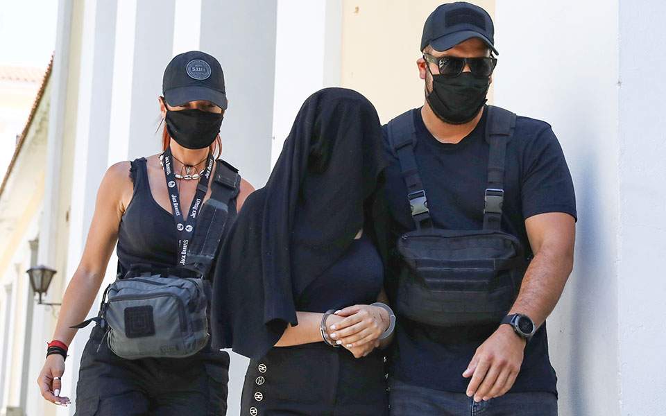 Ετοίμαζε νέα επίθεση σε άλλη «αντίζηλο» η 35χρονη – Άλλαζε μπαταρίες στο GPS που είχε βάλει στο Ι.Χ. της Ιωάννας!