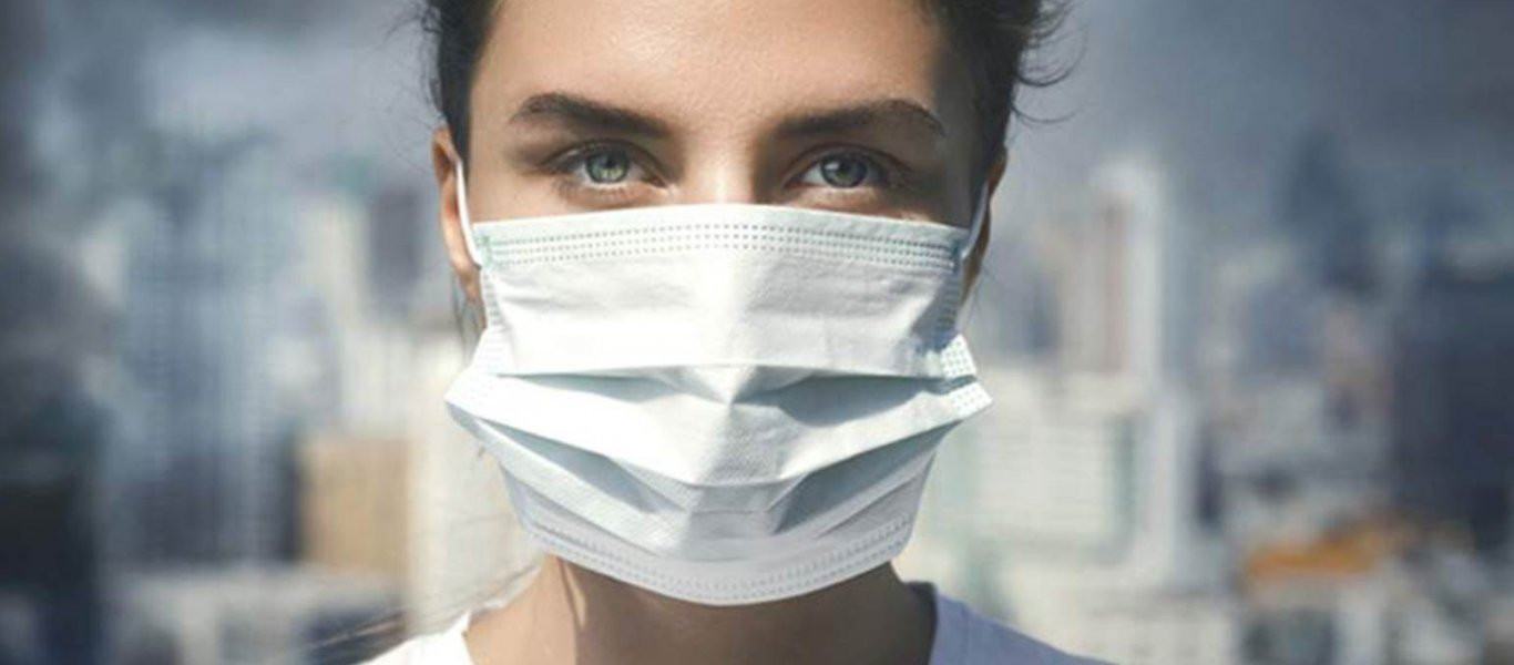 Νέα έρευνα για τη χρήση μάσκας: Μέχρι ένα μέτρο μπορούν να φτάσουν τα σταγονίδια ανθρώπου που βήχει