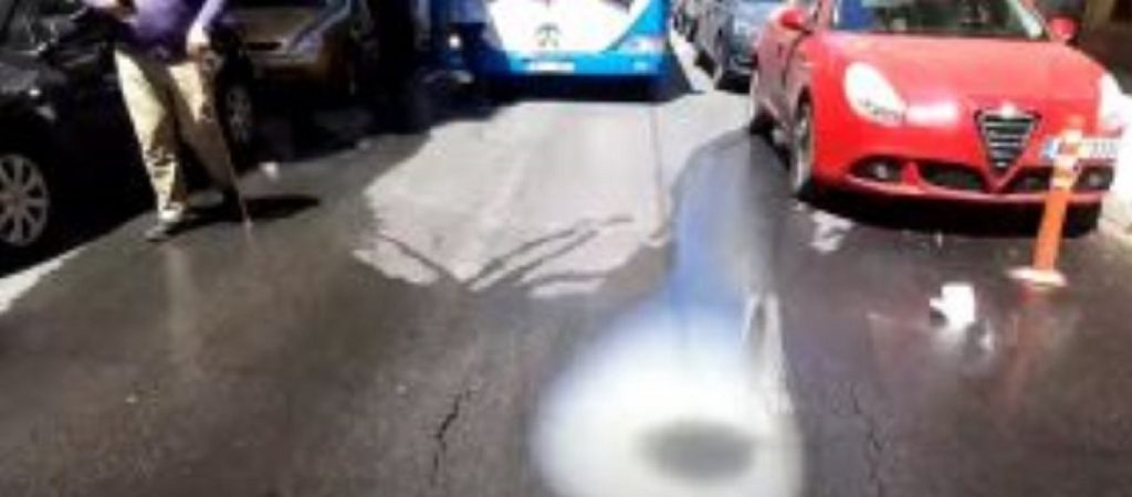 Πάτρα: Άνοιξε η γη και πήγε να τους «καταπιεί» (βίντεο)