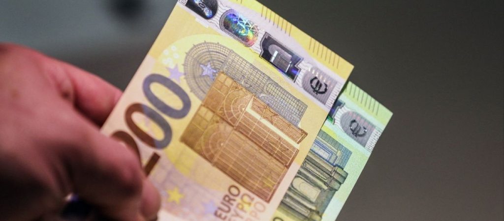 Επίδομα 534 ευρώ: Ποιοι άλλοι θα το πάρουν; – Η λίστα με τους ΚΑΔ και τα ποσά