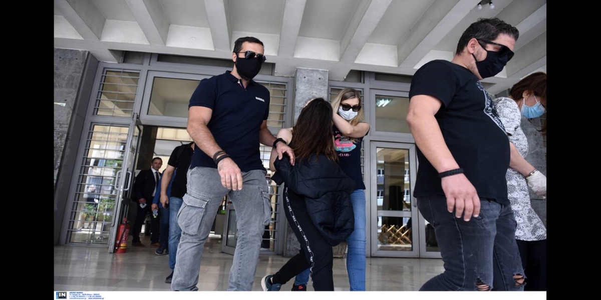 Δολοφονία πατέρα στον Εύοσμο: Προφυλακιστέες μητέρα και κόρη – Τι υποστήριξαν κατά την ανάκριση (φώτο)