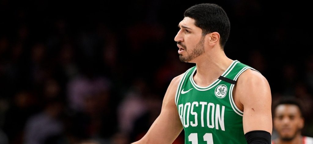 Δικαίωση για τον Ενες Καντέρ: Ο Ερντογάν αποφυλάκισε τον πατέρα του (φώτο)