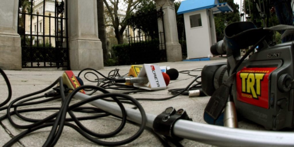 Αντιδράσεις δημοσιογράφων για το σποτ του ΣΥΡΙΖΑ για τη κυβερνητική χρηματοδότηση των ΜΜΕ
