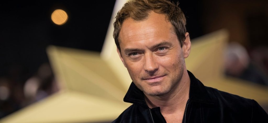 O γιος του Τζουντ Λο πήρε τη γοητεία του πατέρα του – Από το μόντελινγκ στην υποκριτική (φώτο)