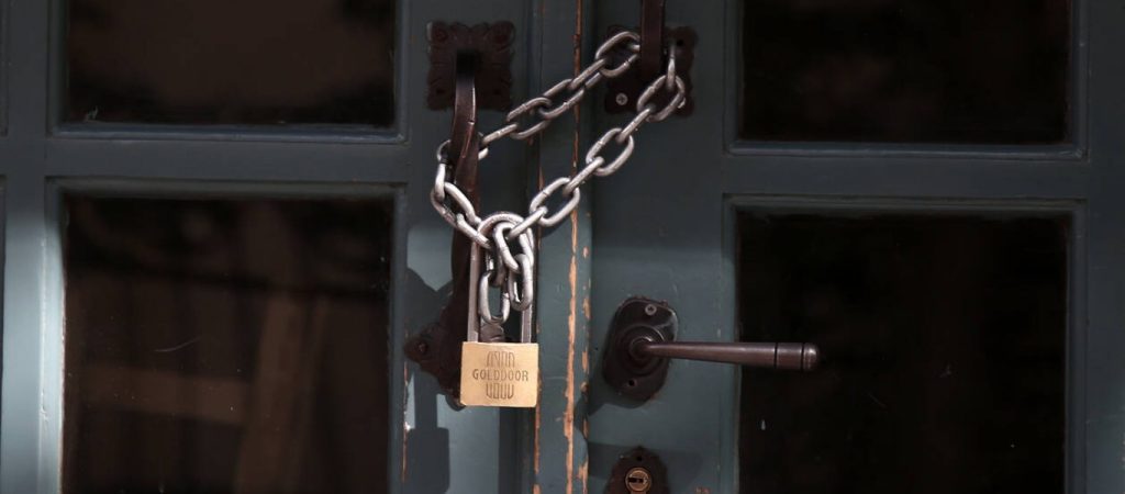 Συνεχίζονται τα «λουκέτα»: Κλείνουν για 14 ημέρες δύο μαγαζιά σε Γκάζι και Πλάκα λόγω… «συνωστισμού»