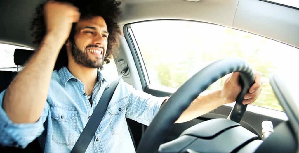 Τα πέντε πράγματα που πρέπει να έχετε στο όχημά σας για να γλιτώσετε την κλήση!