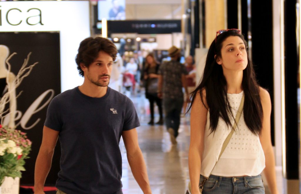 Ι.Τριανταφυλλίδου-Π.Βλάχος: Εντυπωσιακές υποβρύχιες φωτογραφίες – Ποζάρουν αγκαλιά και δείχνουν την αγάπη τους