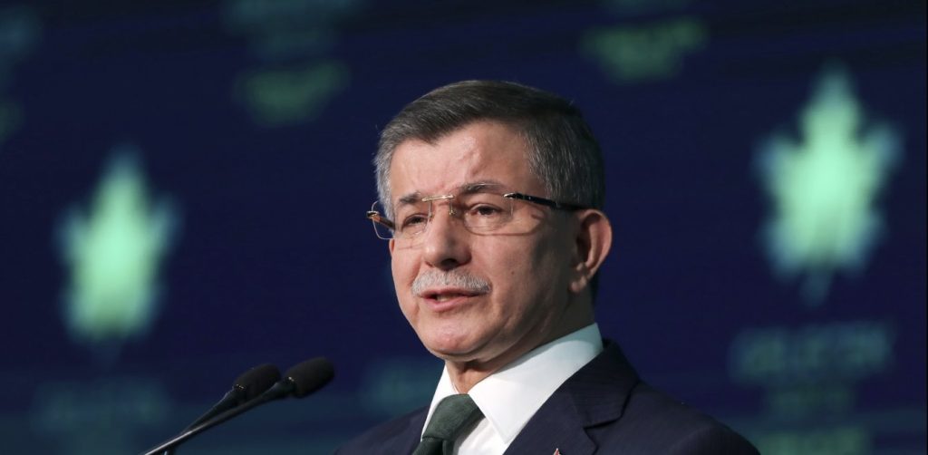 «Ήξεις αφήξεις» από Νταβούτογλου για την Αγιά Σοφιά: Επίθεση σε Ερντογάν αλλά κουβέντα για την «ταμπακέρα»