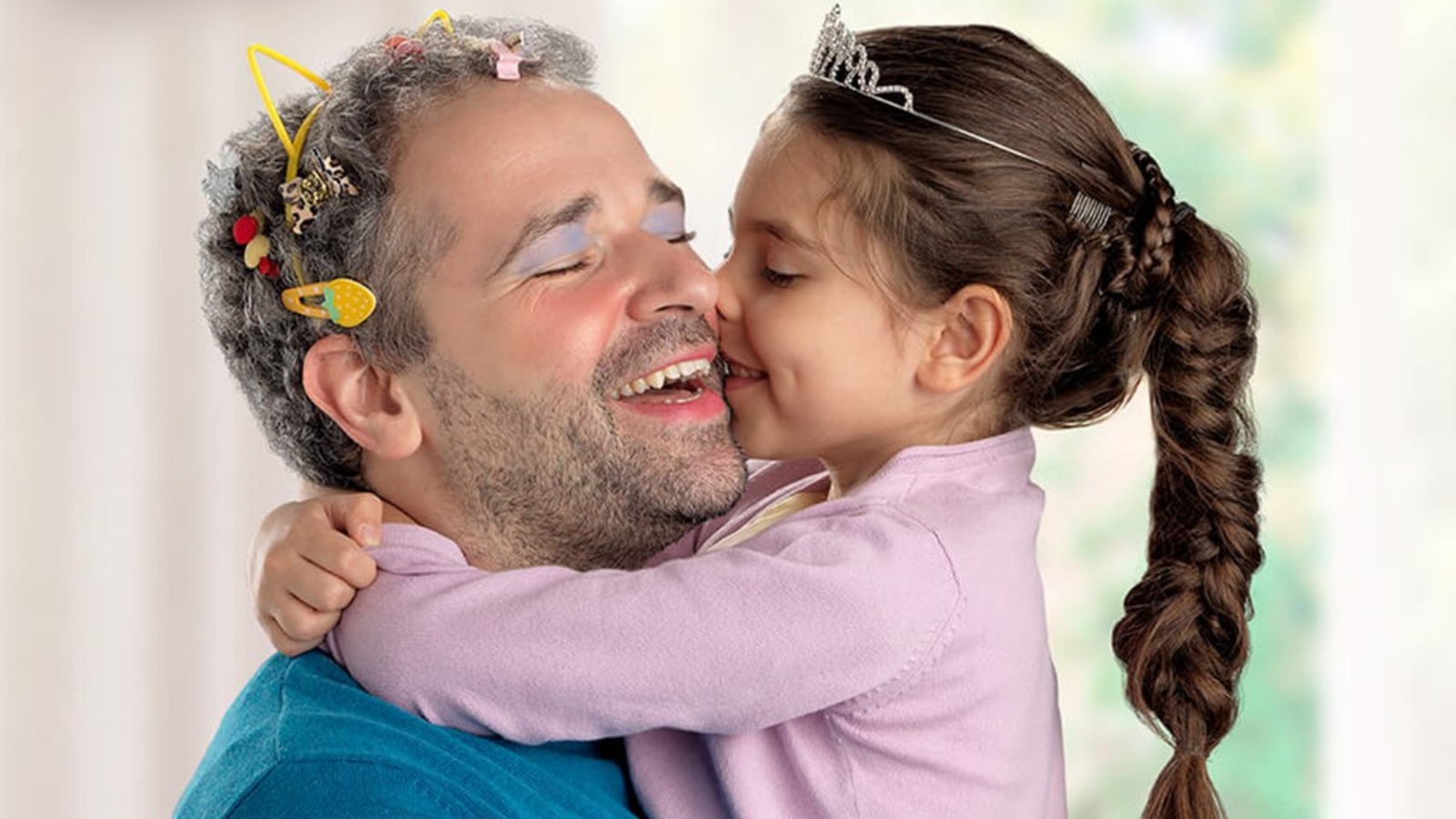 Ο «μπαμπάς-πριγκίπισσα» και πώς ο ρόλος και το πρότυπο του πατέρα «έσβησε» στην διαφήμιση του «ΑΒ Βασιλόπουλος»