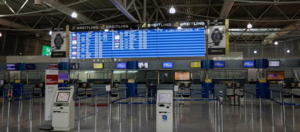 «Βουλιάζει» η Ελλάδα: Έμεινε χωρίς τουρίστες λόγω του «lockdown» – Μείωση αφίξεων κατά 35% το 2020