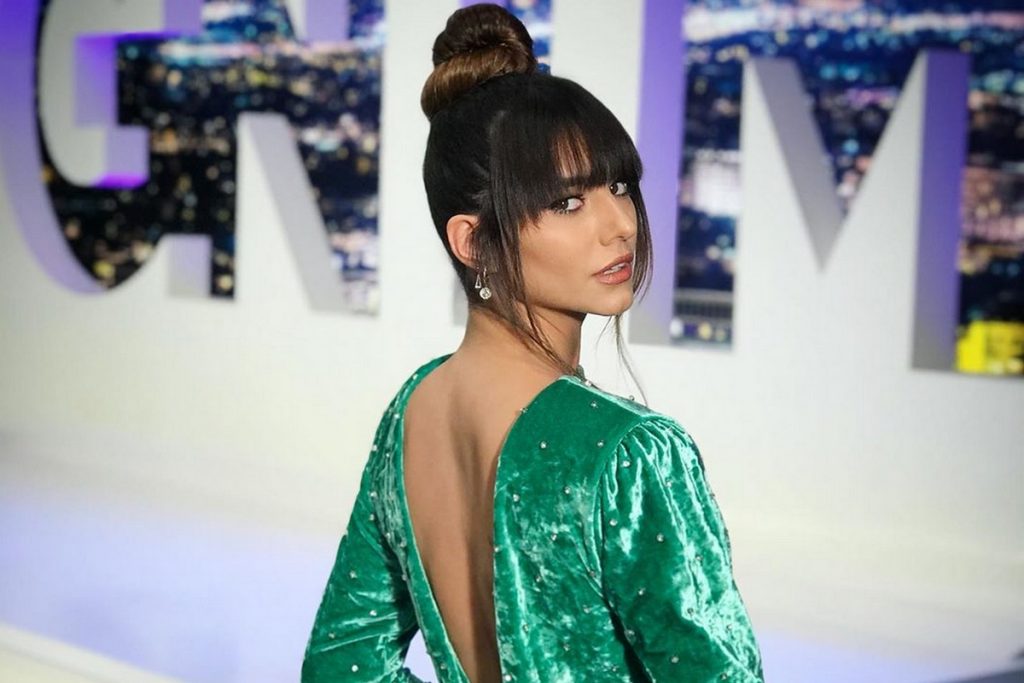 Ηλιάνα Παπαγεωργίου: Κατεβάζει το φόρεμά της και πέφτει στη θάλασσα… για τα μάτια σας μόνο (βίντεο)