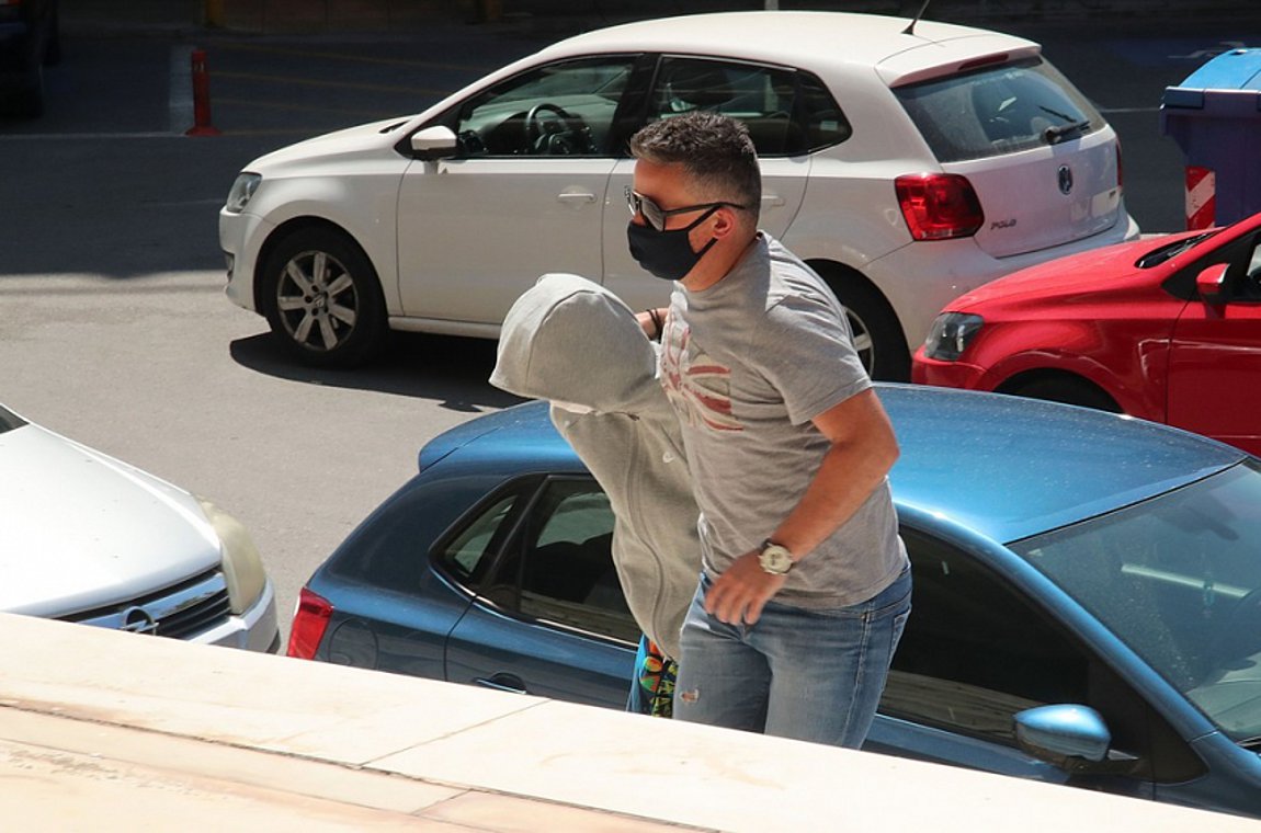 Αρπαγή ανήλικης – Δικηγόρος 33χρονης: «Όσο ήταν μαζί γελούσαν και έπαιζαν κι απλώς έβαλαν λίγο ρουζ»