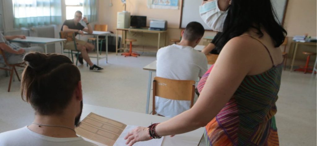 Κατέρρευσε καθηγήτρια σε εξεταστικό κέντρο των πανελληνίων