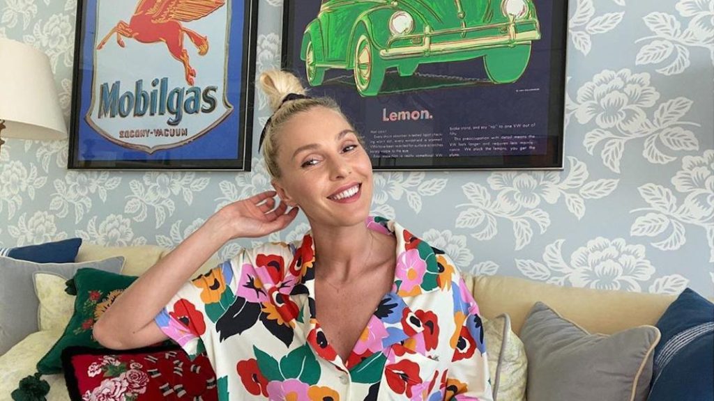 Τάμτα: Στην Αντίπαρο με τον Πάρη Κασιδόκωστα – Οι πόζες της με μαγιό που ανέβασαν τη θερμοκρασία (φωτό)