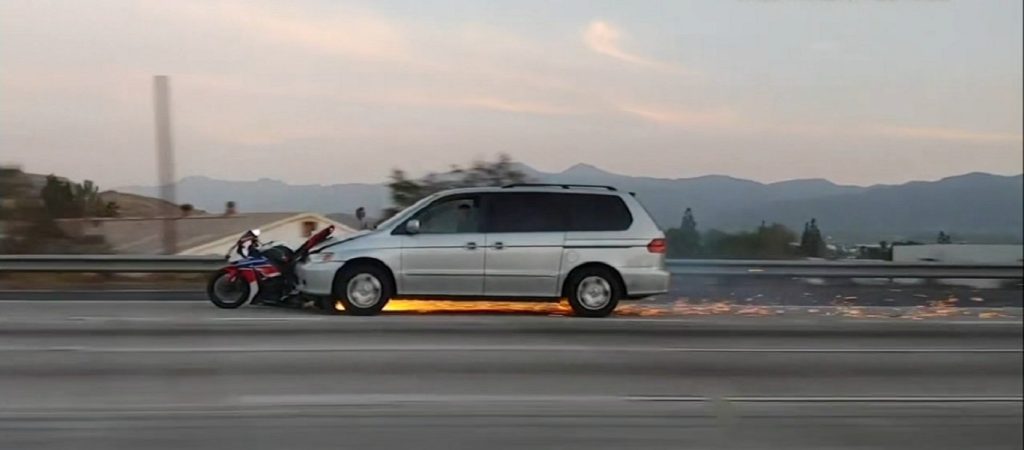 Είχε «Άγιο»: Εκτινάχθηκε 200 μέτρα αλλά γλίτωσε με μώλωπες (βίντεο)