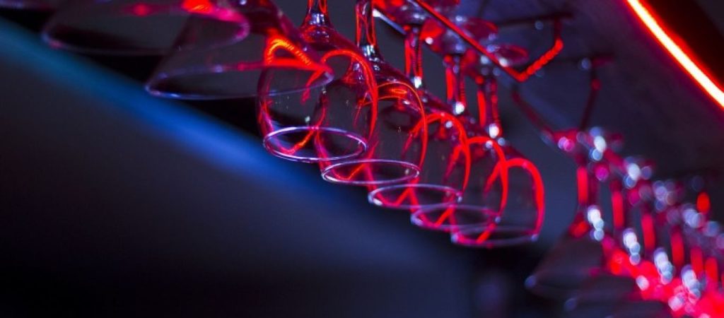 Συνεχίζονται τα «λουκέτα» στα μαγαζιά: Κλείνει για 15 μέρες και μπαρ στο Παγκράτι η κυβέρνηση