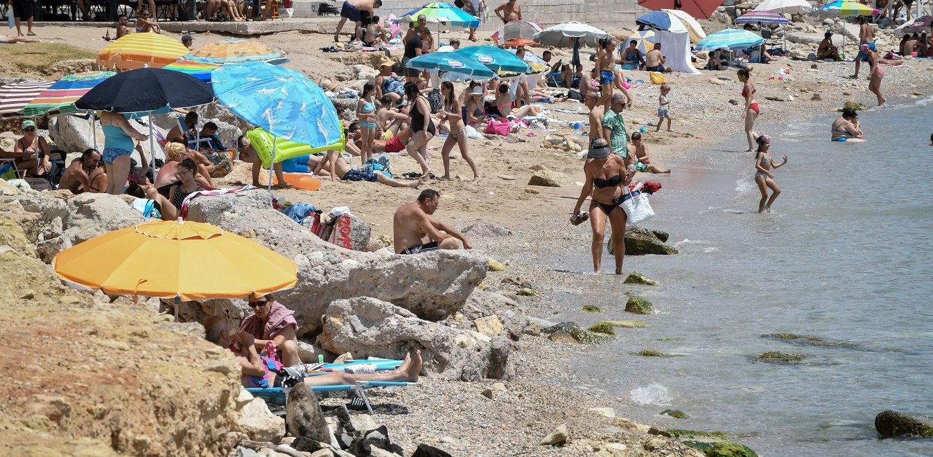 Λίγα τα «ψωμιά» του κορωνοϊού: Η ηλιακή ακτινοβολία του καλοκαιριού τον «σκοτώνει» σε 30 λεπτά!