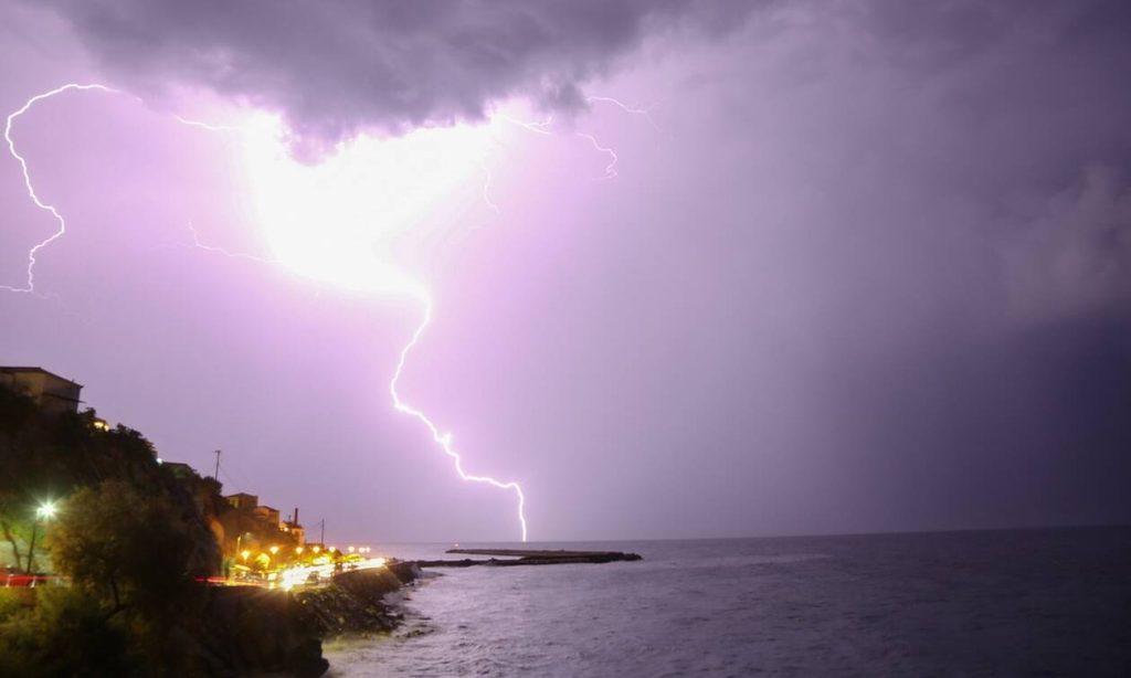 Εντυπωσιακό βίντεο από τις καταιγίδες που πέρασαν πάνω από την Αττική