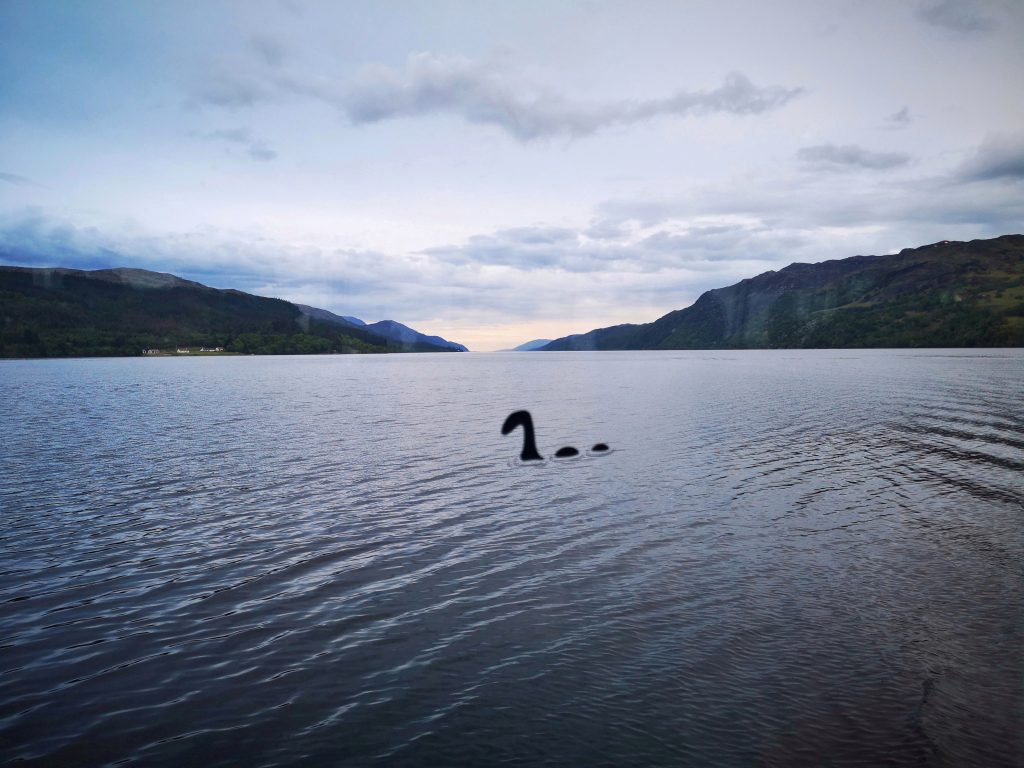 Εμφανίστηκε το τέρας του Λοχ Νες; – Τουρίστας φωτογραφίζει «μυστήριο» πλάσμα στη Σκωτία (φώτο)